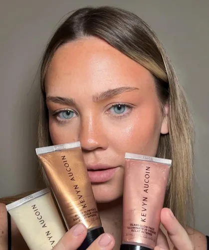 Miniatura 2 de Kevyn Aucoin Glass Glow Face: resaltador húmedo universal multiusos para rostro y cuerpo. Crea una piel hidratada brillante de aspecto juvenil