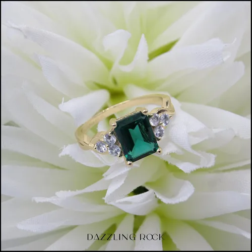 Miniatura 3 de Dazzlingrock Collection Anillo de compromiso con forma de esmeralda de 0.315 x 0.236 in creado en laboratorio y zafiro blanco redondo de 0.087 in