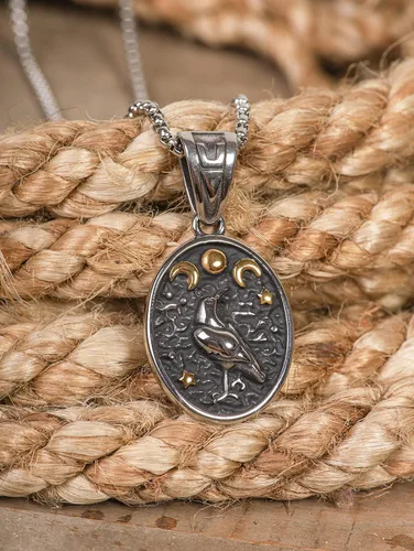 Miniatura 2 de HAQUIL Raven Necklace, Wiccan Raven Triple Moon Goddess Charm Pendant, Raven Jewelry Gift for Men and Women