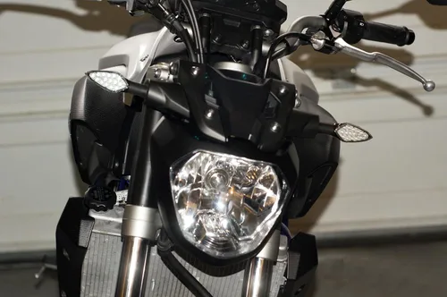 AVT Señales de giro LED delanteras FZ-07, FZ-09, FZ8, R3, FZ1