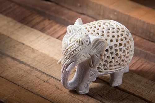 Miniatura 3 de Figura de esteatita de elefante de la suerte con elefante en estatua del vientre, 4 pulgadas, hecha a mano en Jali o calado de un solo bloque