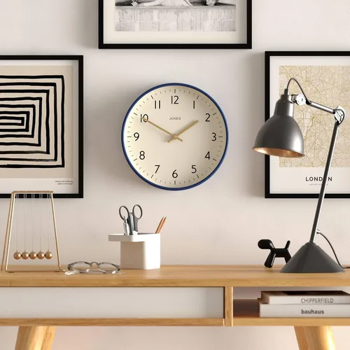 Miniatura 2 de JONES CLOCKS® Reloj de Pared Studio Estilo Redondo Moderno 12 Pulgadas Azul Marino Oscuro Números Fáciles de Leer Diseño Versátil