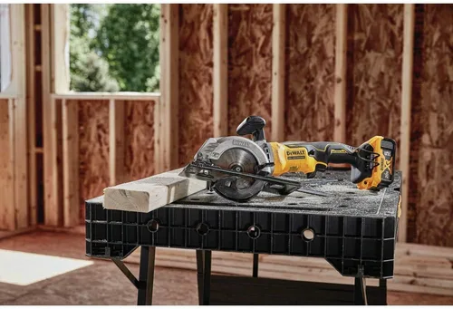 Miniatura 6 de DEWALT ATOMIC 20V MAX* Kit de sierra circular, 4-1/2 pulgadas (DCS571P1)