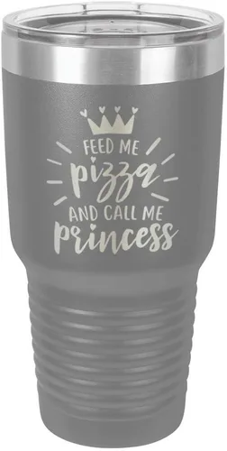 Miniatura 11 de Vaso grabado con pajita y tapa superior deslizante de acero inoxidable para viaje con texto en inglés "FEED ME PIZZA AND CALL ME PRINCESS