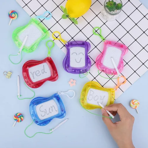 Miniatura 5 de Elcoho Juego de 18 piezas de mini tablero de dibujo, llaveros magnéticos para garabatear, con bolígrafo, juguetes borrables, bloc de dibujo