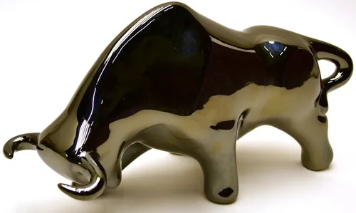 Miniatura 8 de Toro de escultura de cerámica hecho a mano y pintado a mano. Figura decorativa (tamaño pequeño 9.45 x 5.51 x 3.94 pulgadas) (negro mate)