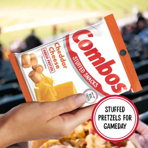 Miniatura 7 de COMBOS Paquetes de bocadillos horneados con pretzel de queso cheddar, bocadillos de galletas de queso, bolsa de 6.3 onzas, caja a granel