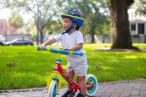 Miniatura 9 de Dynacraft Cocomelon Bicicleta de equilibrio para niños, ideal para niños pequeños, ligera y duradera, diseño divertido y colorido, perfecta para Rojo