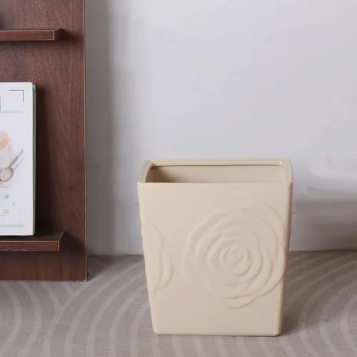 Miniatura 6 de Basurero de cerámica beige con rosa – Cubo de basura pequeño de 2.5 galones para baño y cocina, cesta de basura decorativa para dormitorio, oficina