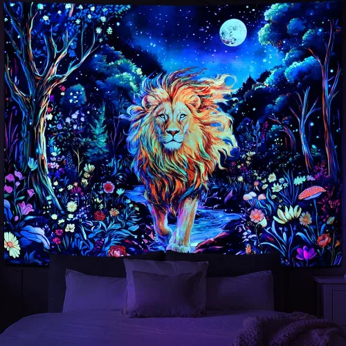 Obsecolors Tapiz de pared de bosque reactivo a los rayos UV, diseño de león, galaxia, espacio, flores coloridas, tapices para colgar en la pared