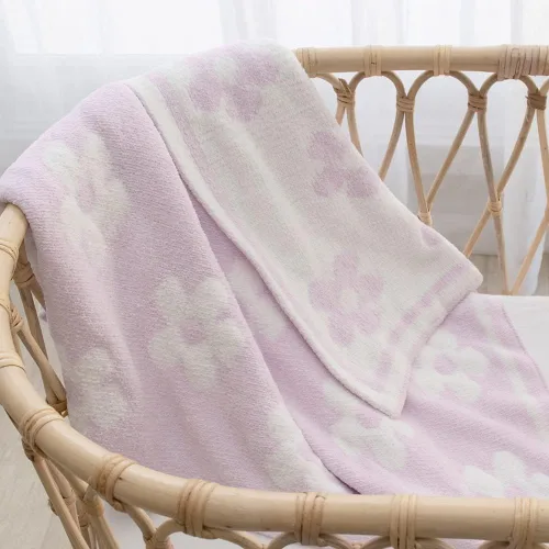 Miniatura 2 de Living Textiles Manta suave de chenilla de flores moradas para bebé, reversible, tela acogedora de primera calidad para la mejor comodidad – bebé
