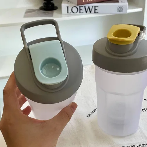 Miniatura 3 de Batidora de botellas para batir y antes del entrenamiento, la mejor taza agitadora (sin BPA) con tapa clásica y bola batidora, botella de agua
