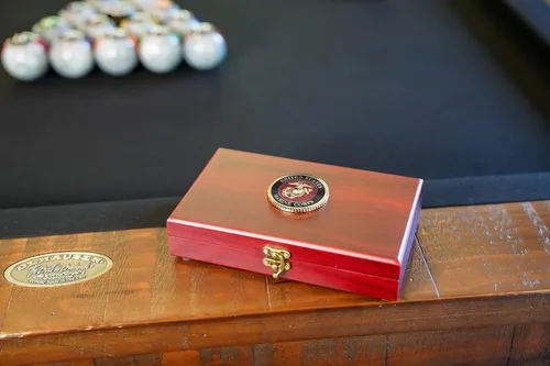 Miniatura 24 de Juego de regalo del ejército de los Estados Unidos Juego de cartas y dados Tarjetas de insignia de rango del ejército Regalos del ejército