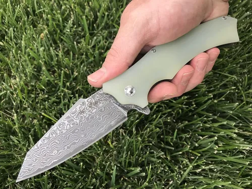 Miniatura 6 de TACTICAL GEARZ Cuchillo de bolsillo de acero de Damasco, hoja de acero de Damasco de 67 capas múltiples y núcleo VG10, mango G10, incluye funda