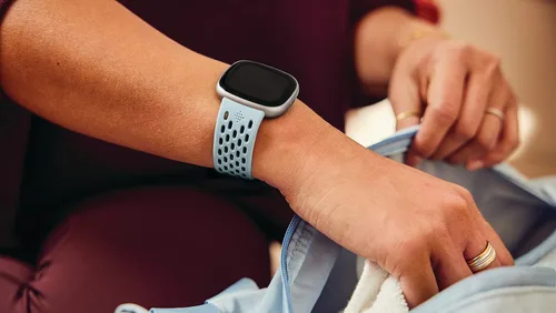 Miniatura 4 de Fitbit Correa deportiva para Fitbit de 0.94 pulgadas, azul mar/océano, grande *compatible con Sense 2, Sense, Versa 4 y Versa 3