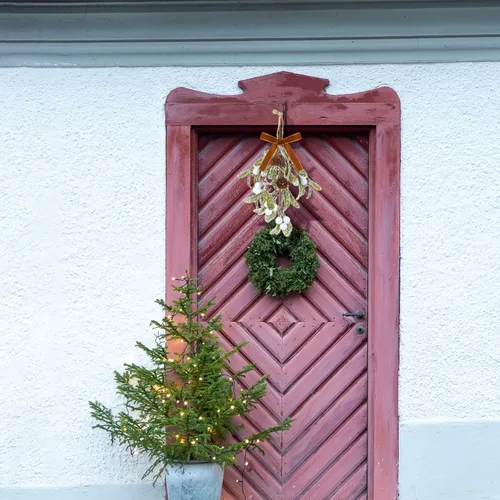 Miniatura 5 de Giegxin 1 pieza Adorno de Navidad Artificial de Muérdago Colgante con Lazo Rojo Bouquet de Adornos Colgantes de Navidad Floral con Piñas Naturales