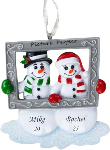 Miniatura 12 de Adorno de Navidad Personalizado para Parejas 2025 – Regalo Personalizado para Parejas, Recién Casados, Parejas Casadas y Comprometidas – Decoración