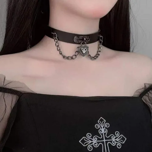 Miniatura 3 de YERTTER Gargantilla de piel sintética con corazón gótico para mujer, collar punk rock, ajustable, collar negro, gargantilla para cosplay