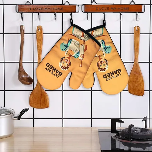 Miniatura 3 de Let's Get Baked, Divertidos Guantes de Horno Antideslizantes de Silicona Juego de 2, Guantes Retro para Hornear, Regalo de Cocina para Mujeres