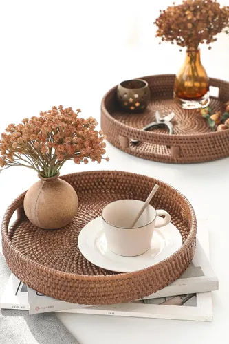 Miniatura 2 de HITOMEN Bandeja de mimbre redonda tejida a mano de 11.8 pulgadas con asas para mesa de café (marrón cálido-M)
