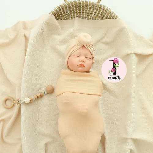 Miniatura 5 de Trilly Juego de manta para envolver al bebé con turbante de bebé (beige), 12 calcomanías de hitos para niñas, sacos para recién nacidos, regalos