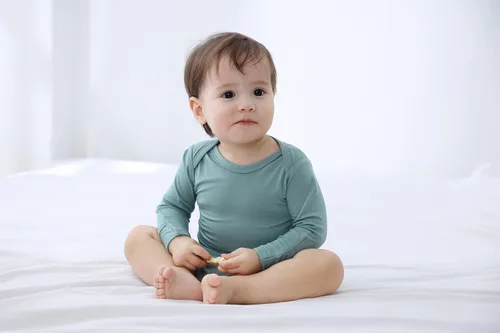 Miniatura 4 de GUISBY Unisex Baby Rayon of Bamboo Snap Bodysuits, Long Sleeve with Mittens Cuffs Bodysuit 2-Packs