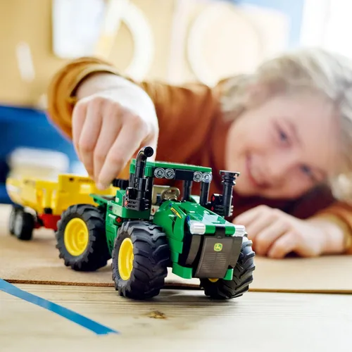 Miniatura 2 de LEGO Technic John Deere 9620R 4WD Tractor Toy 42136 Juguete de construcción – Modelo coleccionable con remolque, con detalles realistas, juguete