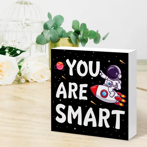 Miniatura 6 de Letrero inspirador de madera con texto en inglés "You are Smart, lindo astronauta montando cohete en el espacio, caja de madera, placa, decoración
