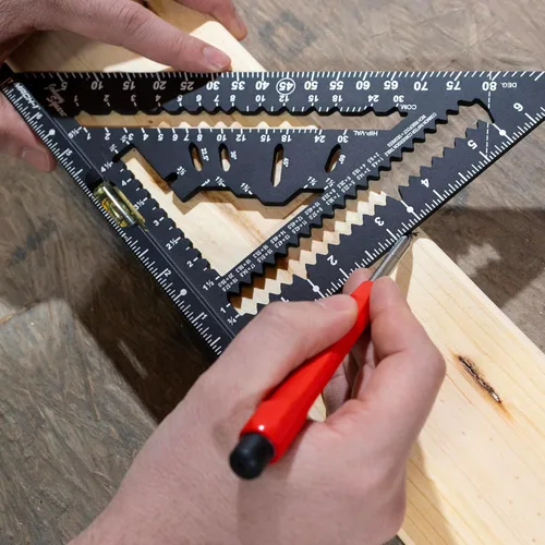 Miniatura 4 de Johnson Level & Tool 1904-0700V 7-1/4 pulgadas Johnny Square® MACH-1™ Smart Mark™ Rafter Square con vial nivel, negro