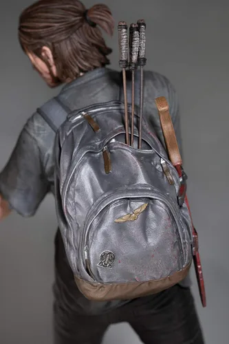 Miniatura 4 de Dark Horse Deluxe The Last of Us Part II: Ellie with Bow - Figura de lujo, multicolor, 8 pulgadas