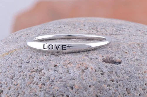 Miniatura 2 de SILVERCLOSEOUT Anillo de amor para mujer, chapado en rodio y apilable, fino