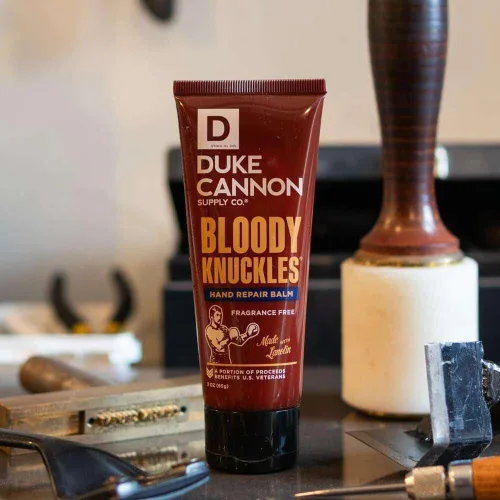 Miniatura 5 de Duke Cannon Bloody Knuckles - Bálsamo reparador de manos, crema hidratante sin perfume, fórmula de lanolina no grasa para manos secas y agrietadas