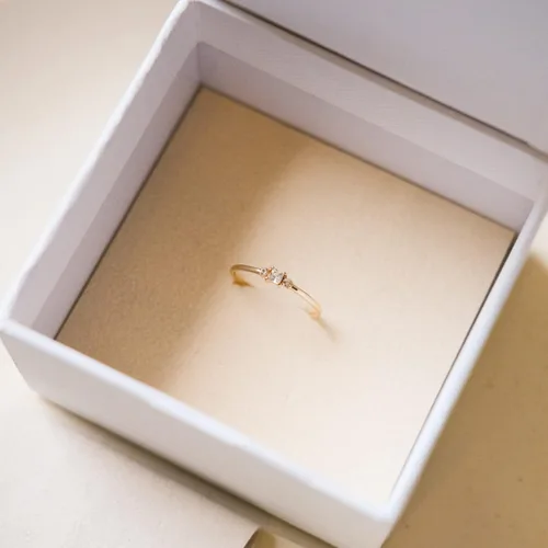Miniatura 6 de Anillo de compromiso de moissanita de oro amarillo de 14 quilates para mujer, anillo de compromiso de tres piedras de oro sólido, anillos apilables