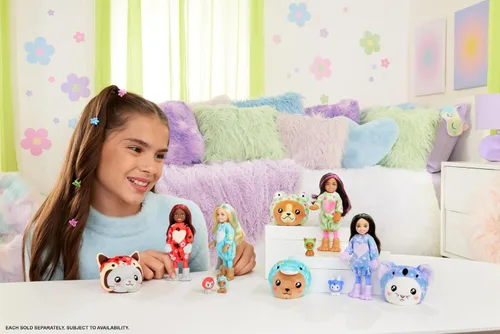 Miniatura 2 de Muñeca Barbie Cutie Reveal Chelsea y accesorios, disfraz de peluche de animal y 6 sorpresas que incluyen cambio de color, gatito como panda rojo