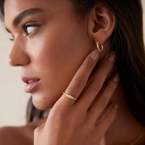 Miniatura 2 de PAVOI Anillo redondo de 3 piedras con circonita cúbica chapada en oro de 14 quilates, anillo de compromiso para mujeres y ella