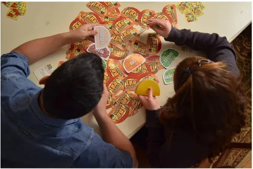 Miniatura 4 de University Games Taco Takeover juego de fiesta de cocina para niños