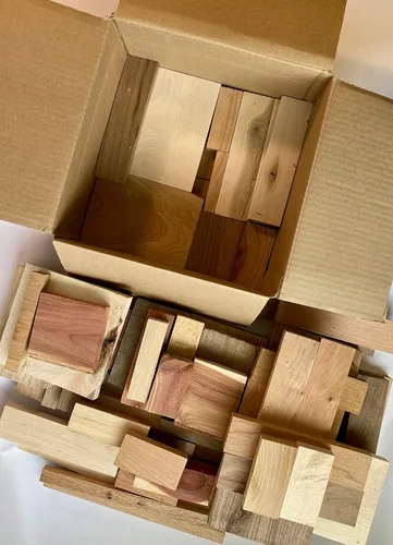 Miniatura 2 de Cajas de tablas de desechos sobrantes.