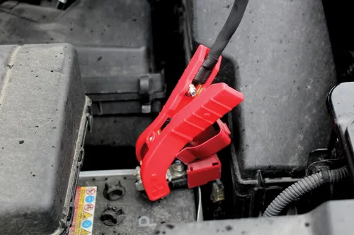 Miniatura 3 de Clore Automotive Jump-N-Carry JNC770R arrancador de puente de 12 voltios, con pico de 1700 A, calidad premium, color rojo