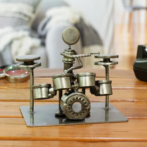 Miniatura 5 de NOVICA Estatuilla rústica del músico de las piezas de automóvil recicladas, 'Rustic Drummer