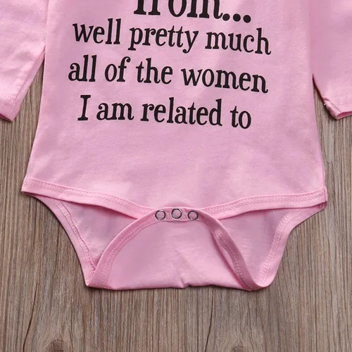 Miniatura 51 de Pañalero para bebé recién nacido, con frase en inglés “Got my mind on my momy”, color gris y blanco, talla 0-18M