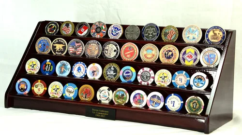 Miniatura 5 de 4 filas 40 Challenge Coin Casino Chip Display Case Rack Holder Stand para mesa Estante Escritorio Acabado negro
