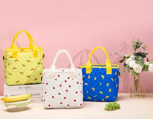 Miniatura 8 de TuErCao - Linda lonchera con forma de fresa para mujeres; bolsas de almuerzo para el trabajo, lonchera pequeña con aislamiento para pícnic, viaje