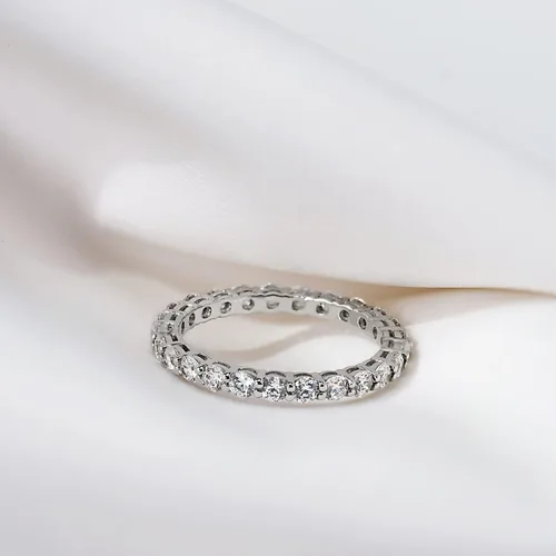 Miniatura 53 de Amazon Essentials Anillo de plata de ley chapada en platino o oro con circonita cúbica redonda de elementos infinitos