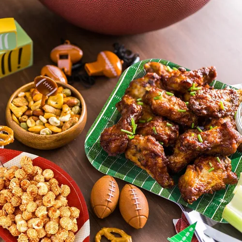 Miniatura 6 de Tanlade 50 platos de papel de fútbol americano, suministros de decoración de fiesta de fútbol, platos desechables, platos para aperitivos, nachos