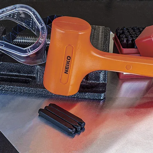 Miniatura 6 de NEIKO 02849A - Martillo de soplado muerto de 4 libras, naranja neón Moldeado unibody Agarre a cuadros Resistente a chispas y rebote