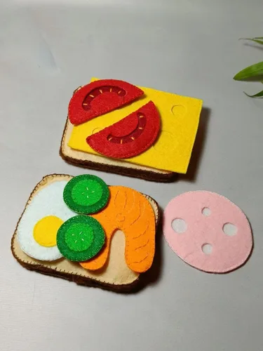 Comida de fieltro hecha a mano, juguete de aprendizaje Montessori para habilidades motoras finas, cocina de juego para niños pequeños a partir de 2