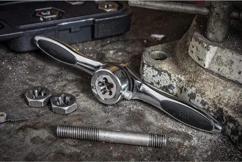 Miniatura 8 de GEARWRENCH 82807 Juego de herramientas de llave de trinquete y troquelado de 11 piezas