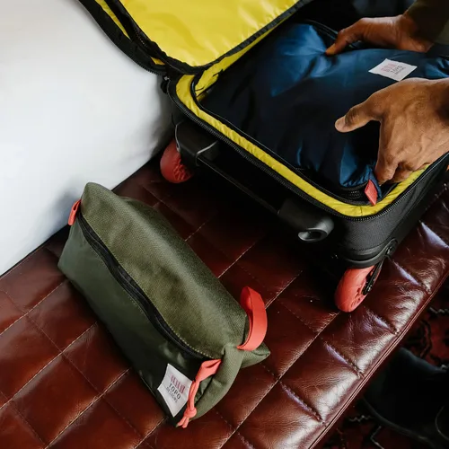 Miniatura 9 de Topo Designs Kit Dopp - Bolsa de viaje para artículos esenciales de cuidado personal, forma autoportante, totalmente forrada, nylon reciclado, Negro