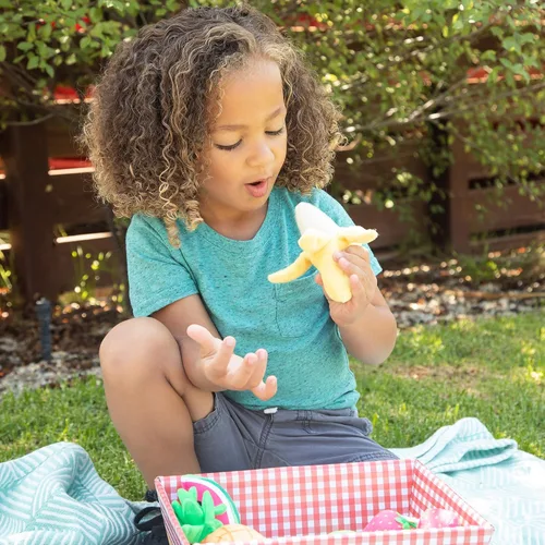 Miniatura 2 de Educational Insights Juego de cesta de frutas de felpa de 12 piezas, comida de juego de simulación, habilidades de aprendizaje temprano, a partir