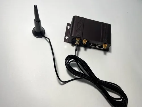 Miniatura 6 de La antena de montaje magnético CompuPort 5G/LTE MIMO, con un rango de frecuencia de 600-960/1700-2700/3300-6000MHz, admite 40 bandas y 261 canales.